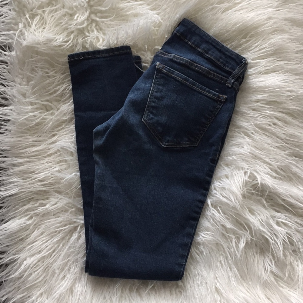 Like new dark wash skinny jeans